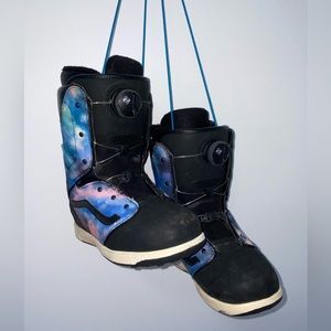 Vans Encore Womens Snowboard Boots - size 8 - galaxy